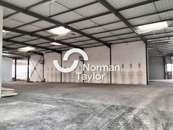 Location local d''activites 7212.8 m² divisibles à partir de 93 m²
