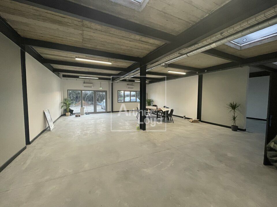 Location local d''activites 18748 m² divisibles à partir de 255 m²