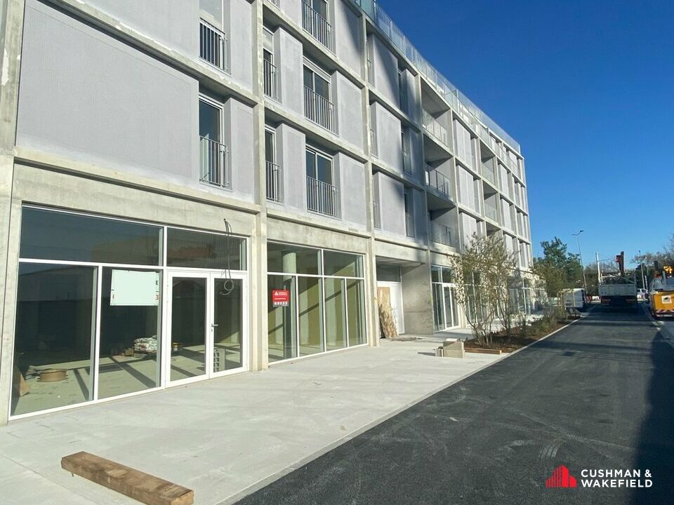 Vente local commercial 307.38 m² non divisibles