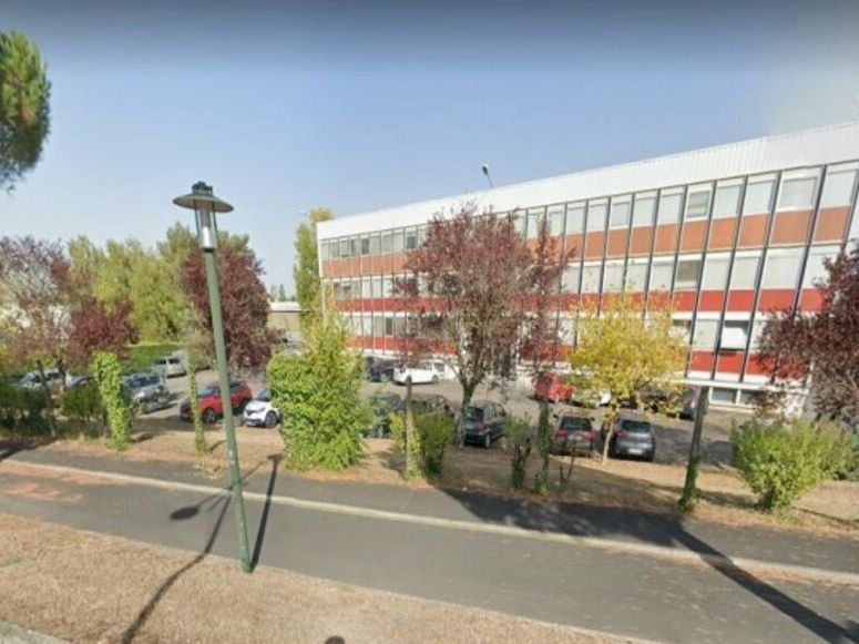 Location local d''activites 6390 m² non divisibles