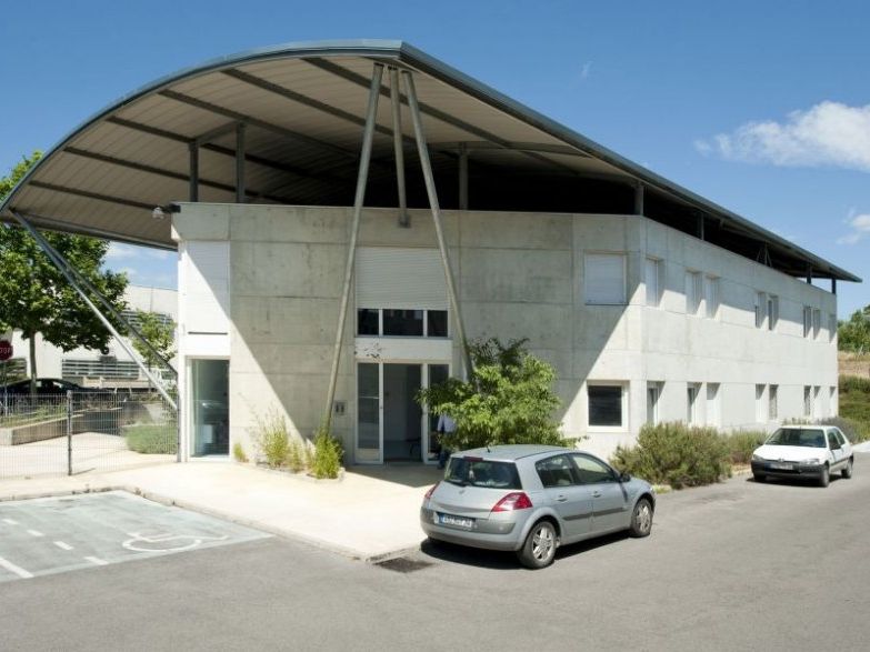 Location local d''activites 2400 m² divisibles à partir de 110 m²