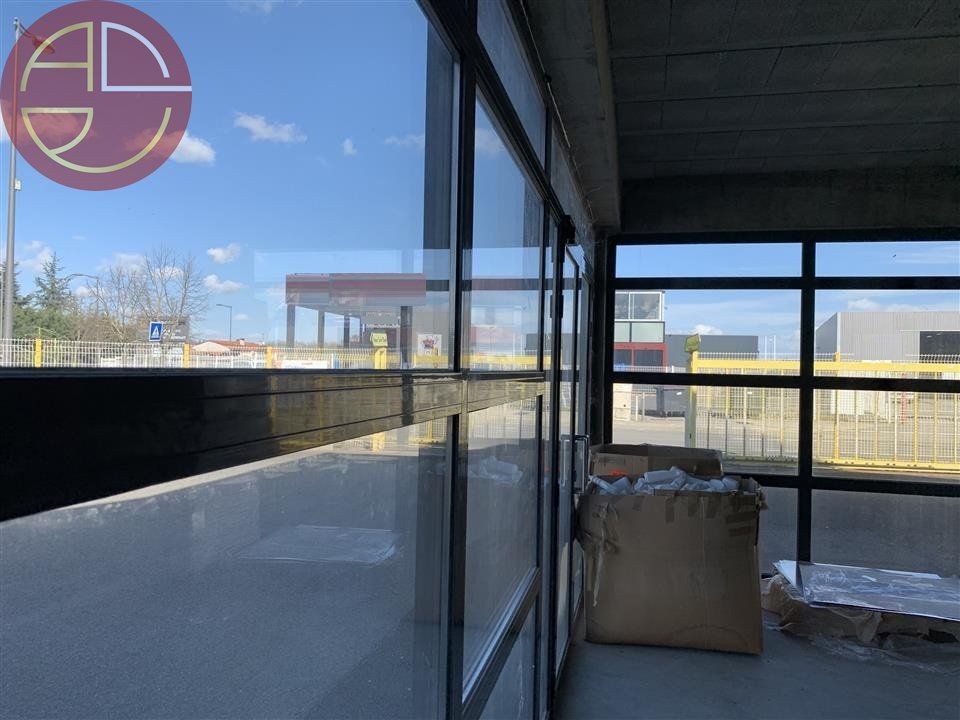 Location bureaux 225 m² à SAINT LYS