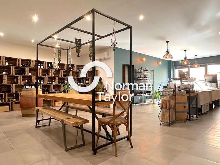 Vente local commercial 104.81 m² non divisibles