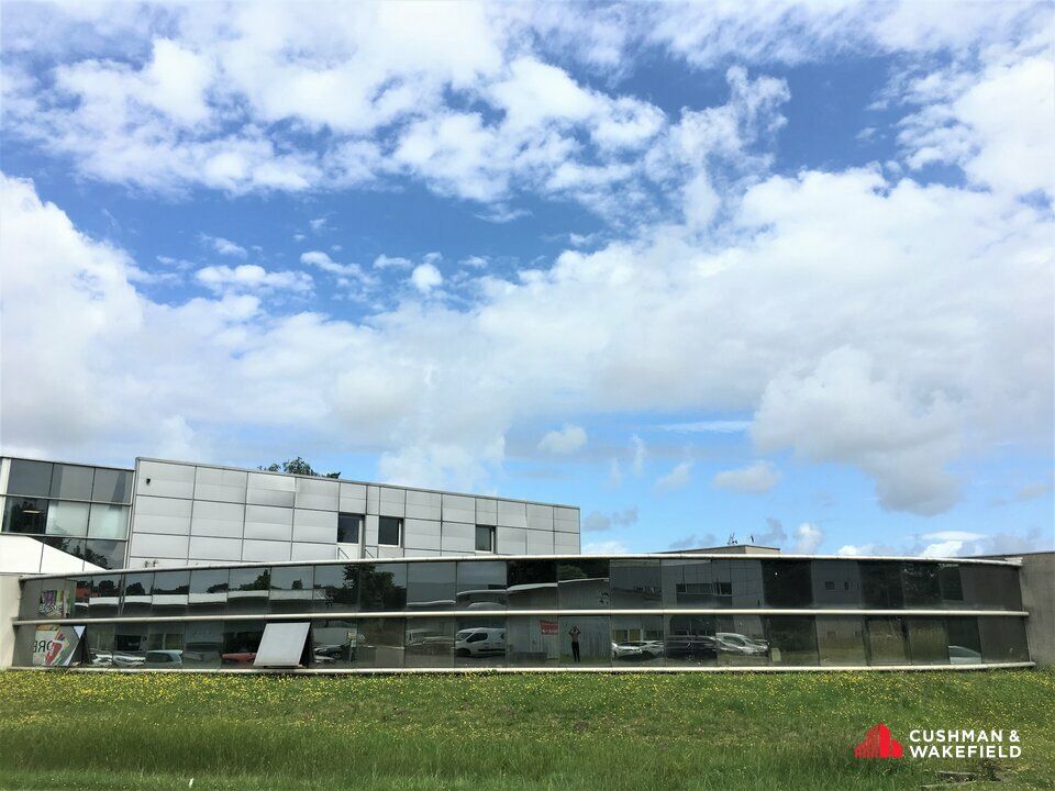 Le Haillan, bureaux à la location de 366 m²