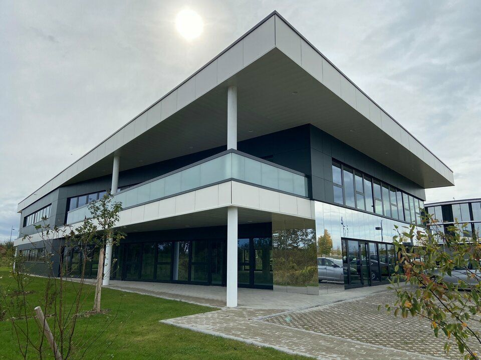 Bureau à vendre - 1305 m²