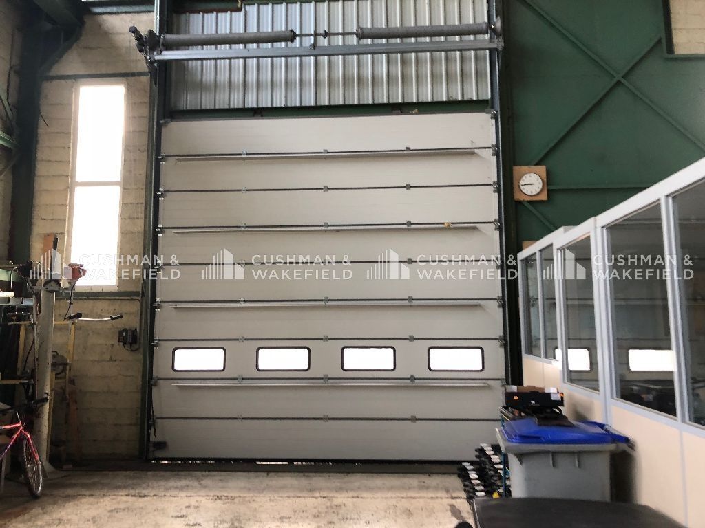 Location activités 340 m² non divisibles