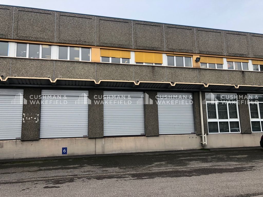 Location entrepôt 2425 m² non divisibles