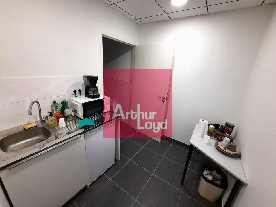 CLERMONT-FERRAND LA PARDIEU A LOUER BUREAUX 32M² -1ER ETAGE