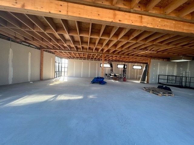 Location local commercial 450 m² à SAINT LYS