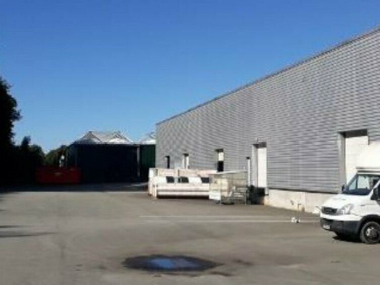 Local d'activités de 5 355 m² à louer/à vendre à Etupes (25) 