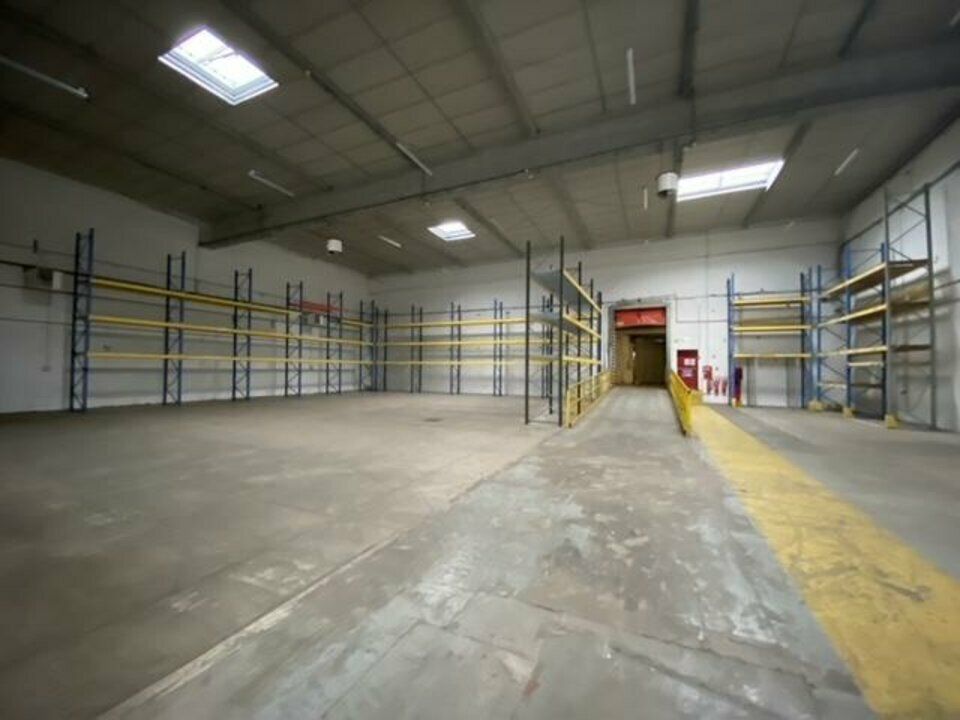 Location local d''activites 3000 m² non divisibles