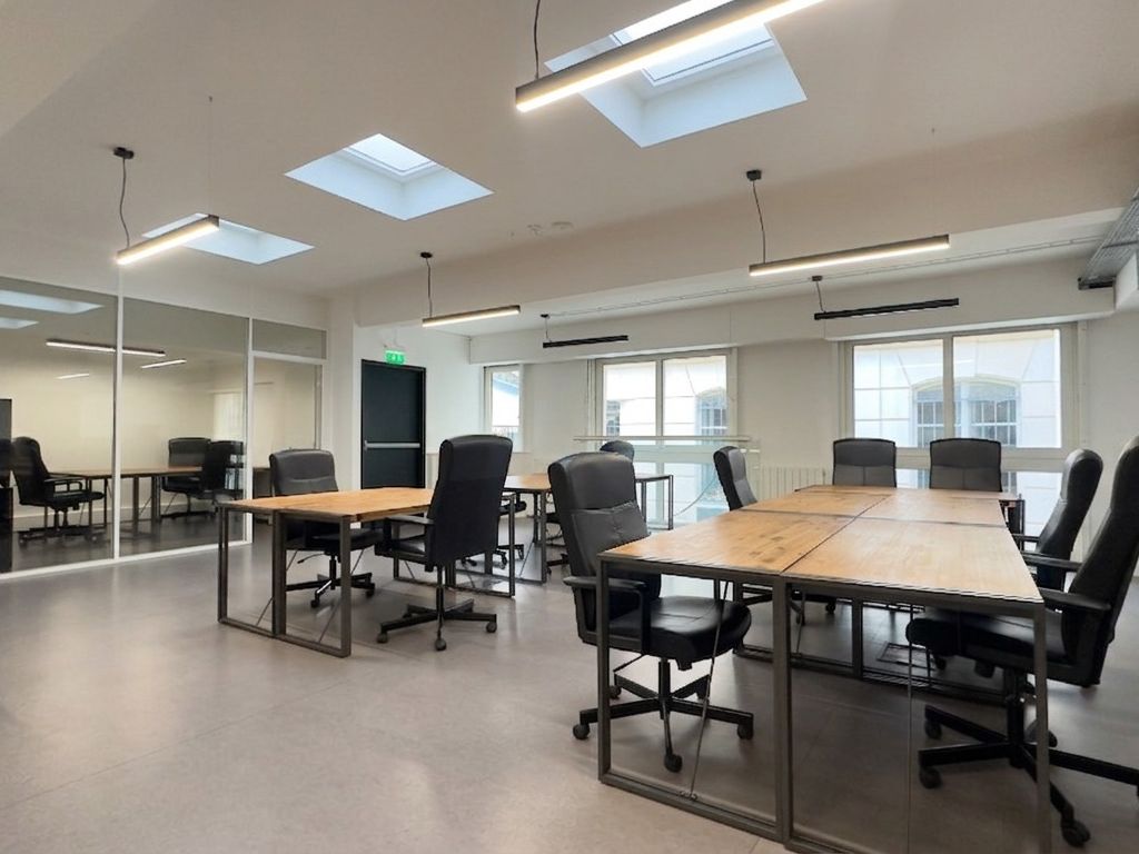 Location bureaux 113 m² non divisibles