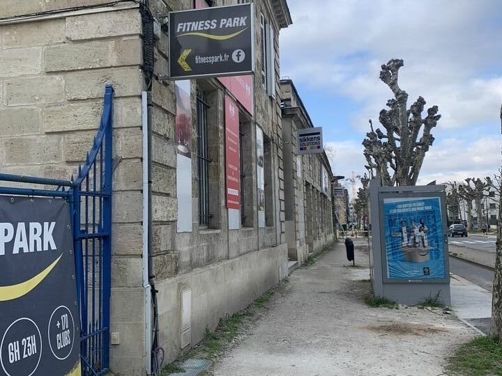 Sur le Cours du Médoc, bureaux à la location entièrement rénovés