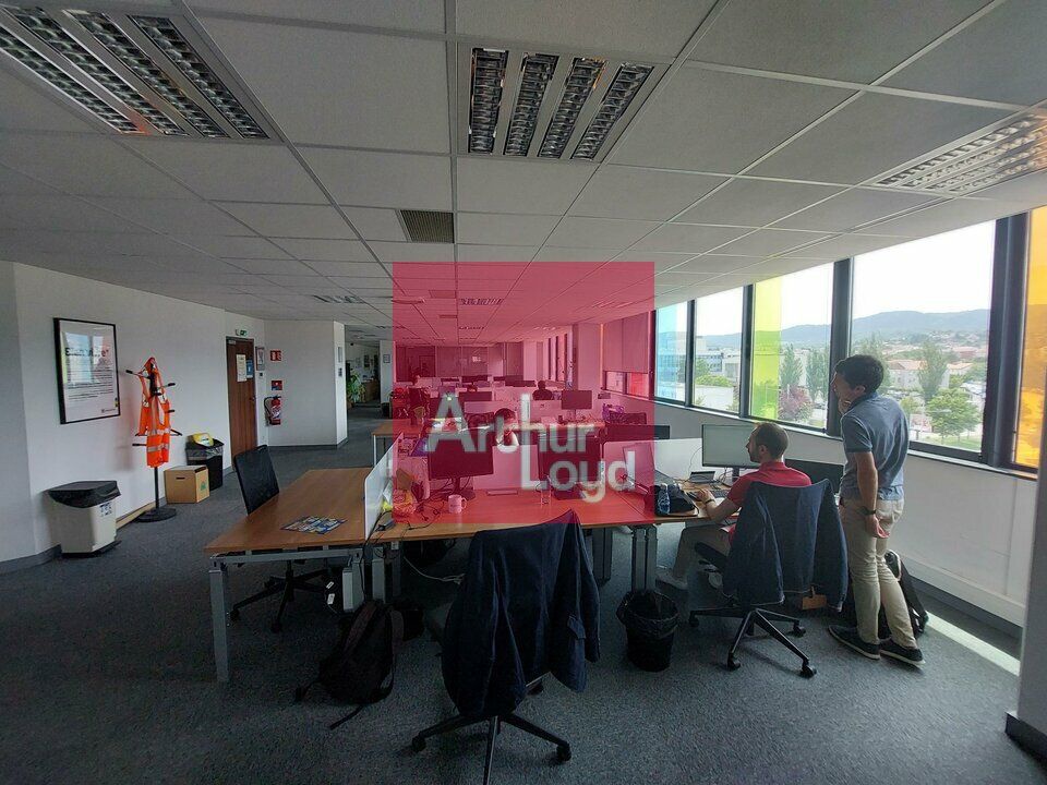 CLERMONT-FERRAND SECTEUR CHU BUREAUX A LOUER 797 m² ( division possible à partir de 230 m²)