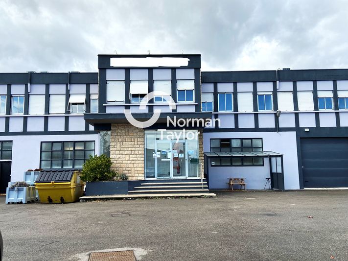 Location local d''activites 2275 m² non divisibles