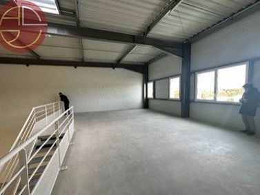 Location local 316 m² à MONDOUZIL