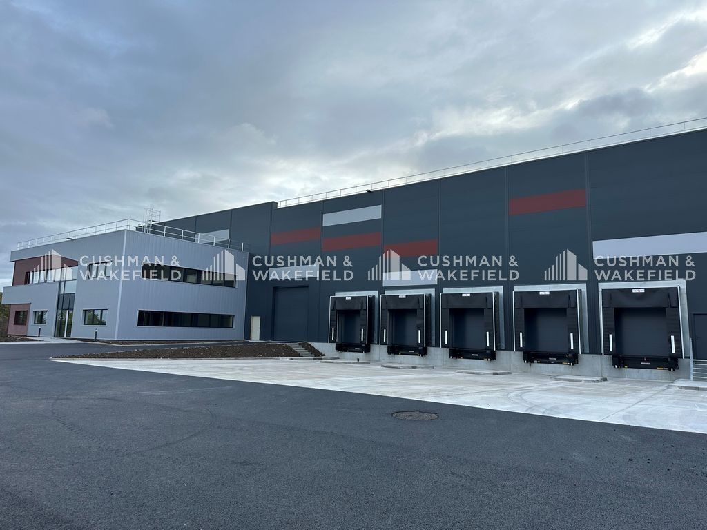 Location entrepôt 6425 m² non divisibles