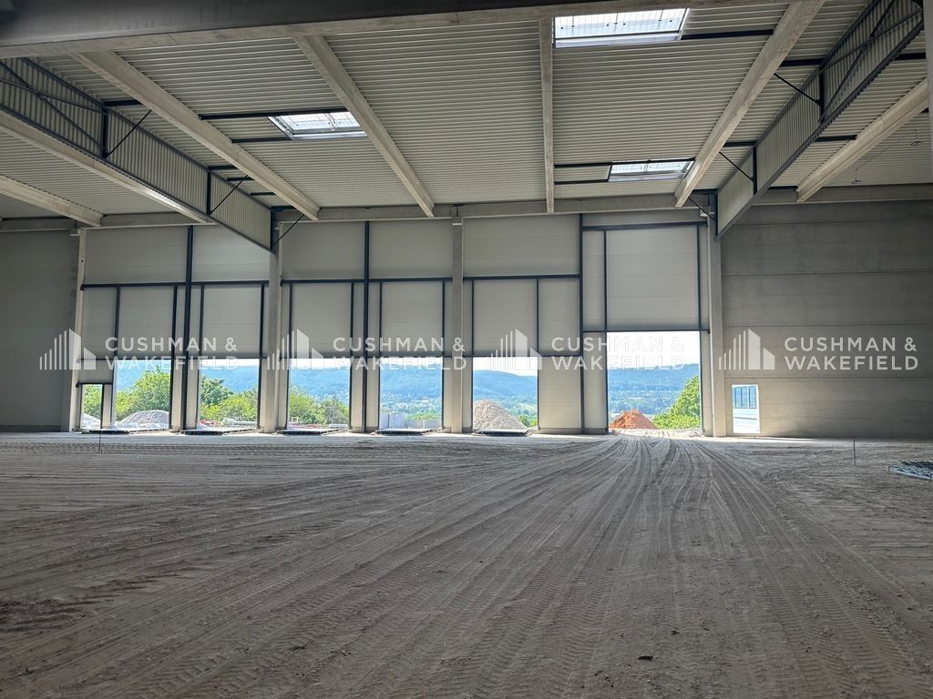 Location entrepôt 6425 m² non divisibles