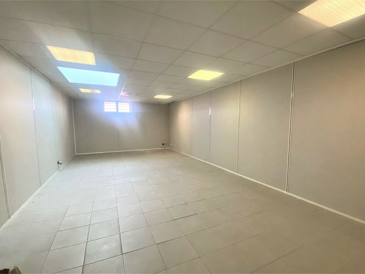 Ensemble immobilier composés de plusieurs lots de bureaux