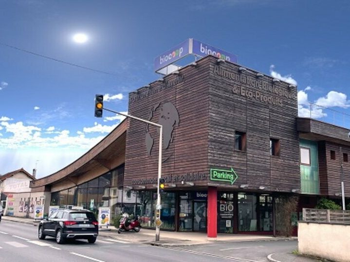 Vente local d''activites 2100 m² non divisibles