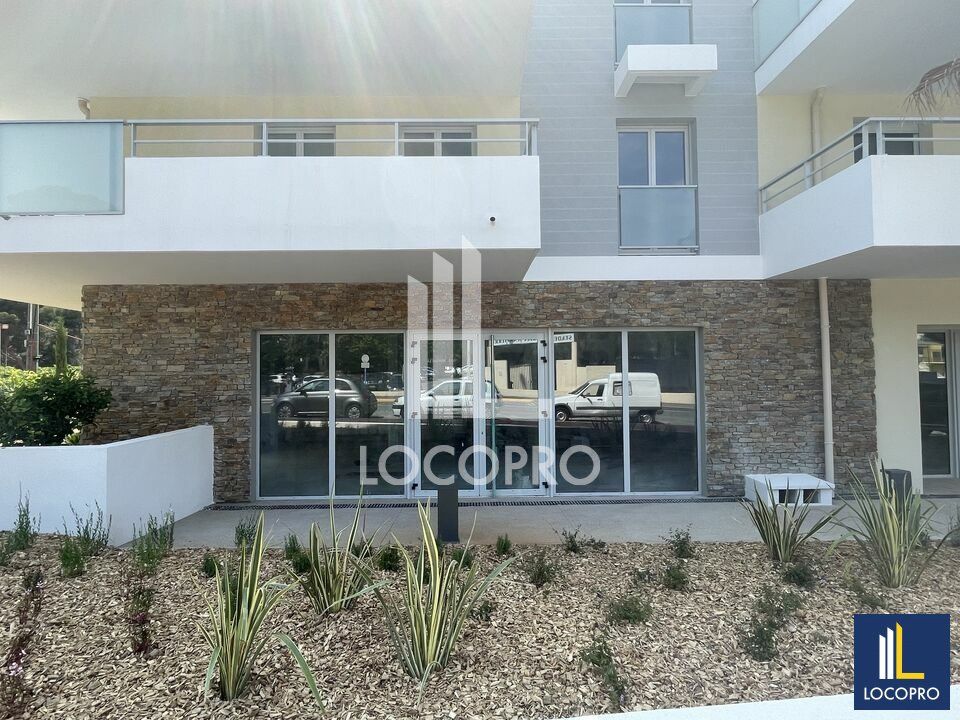 Location local commercial 80 m² non divisibles