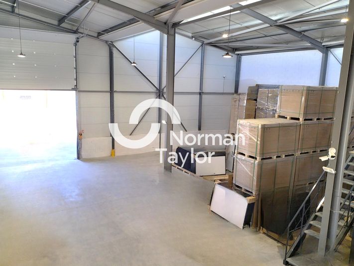 Vente local d''activites 1060 m² non divisibles