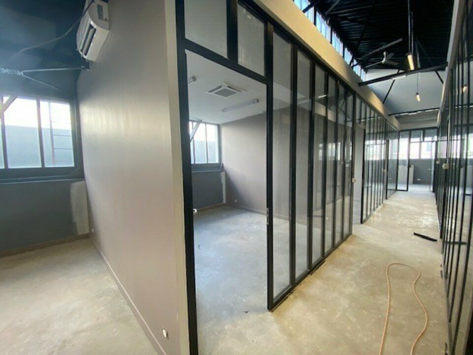 Reims Colbert - local de bureau de 199 m² env. neuf réhabilité