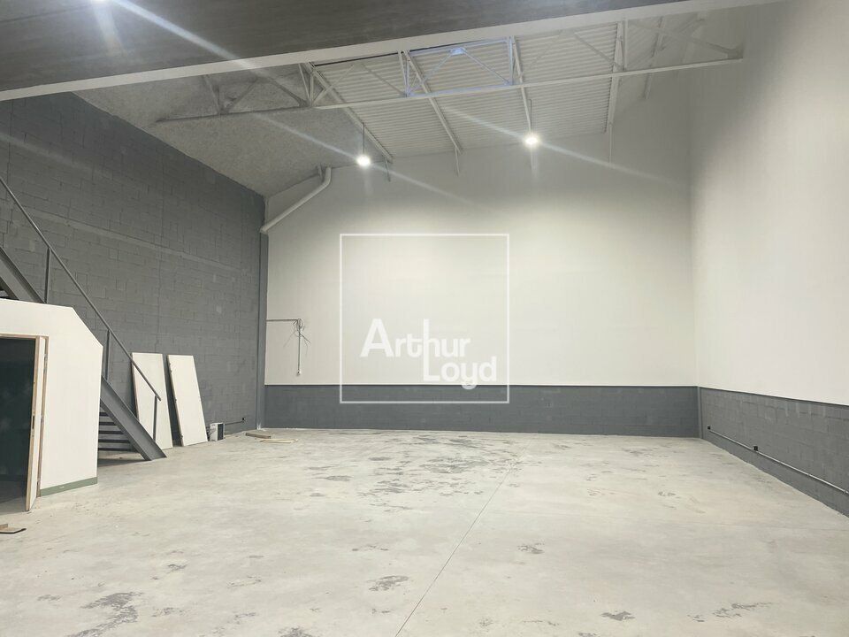 Location local d''activites 236 m² non divisibles