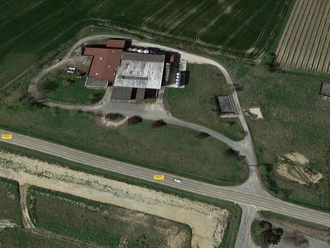 TERRAIN ET LOCAUX A VENDRE ou A LOUER 