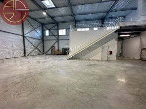 Location local 618 m² à MONDOUZIL