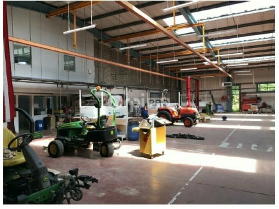 Vente local d''activites 1800 m² non divisibles