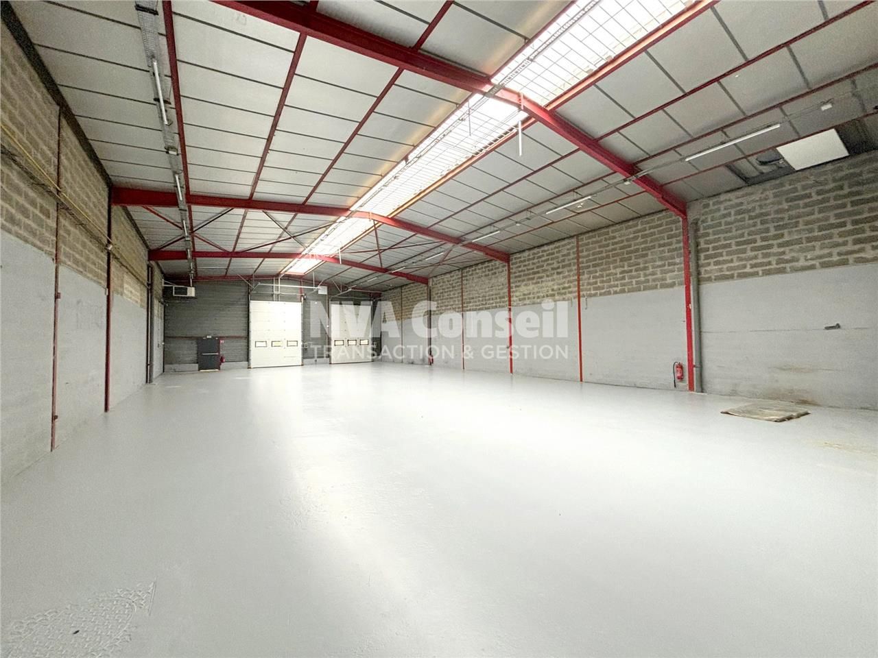 Location local d''activités 520 m² à Saint-Ouen-l''Aumône