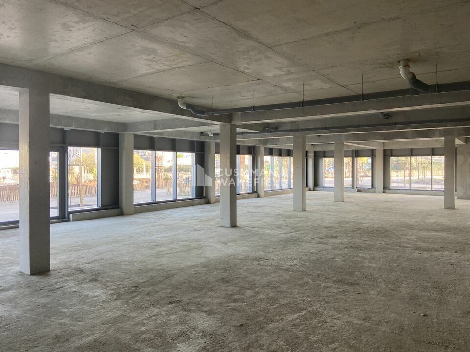 Location local commercial 334 m² non divisibles