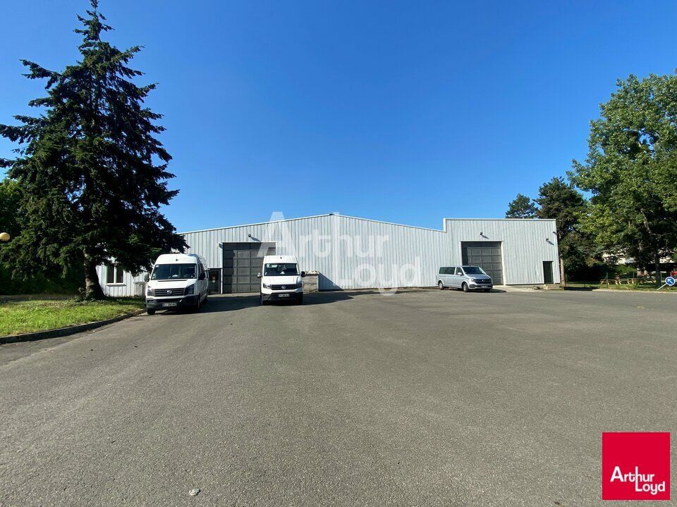 Location local d''activites 885 m² non divisibles