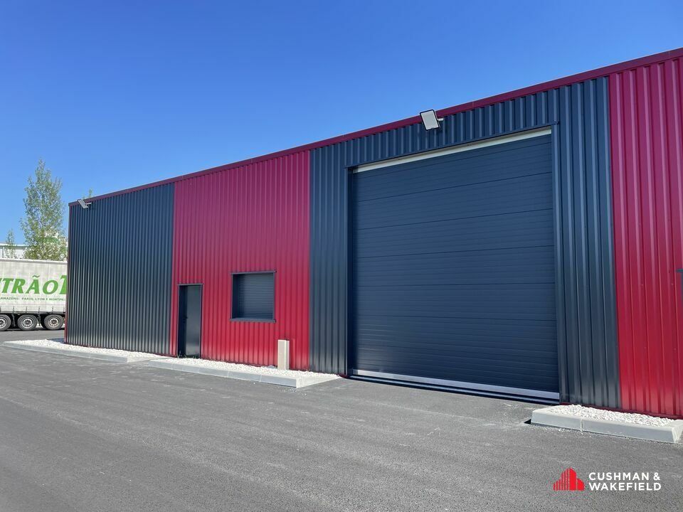 Location local d''activites 210 m² non divisibles