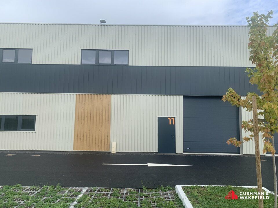 Location local d''activites 374 m² non divisibles