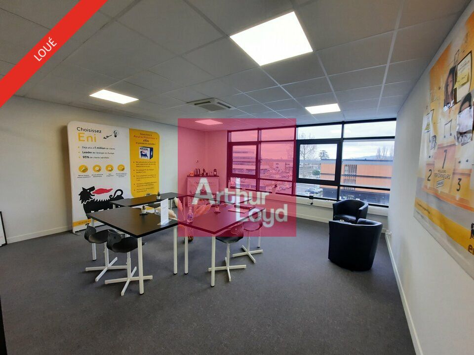 CLERMONT FERRAND  BUREAUX A LOUER 45M² CENTRE D'AFFAIRE DU ZENITH