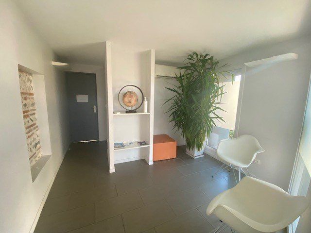 Location bureaux 198 m² à CARBONNE