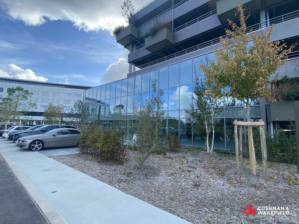 LOCAL COMMERCIAL NEUF À LOUER OU A VENDRE MERIGNAC AEROPORT