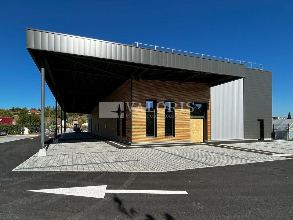 Location local commercial 300 m² non divisibles