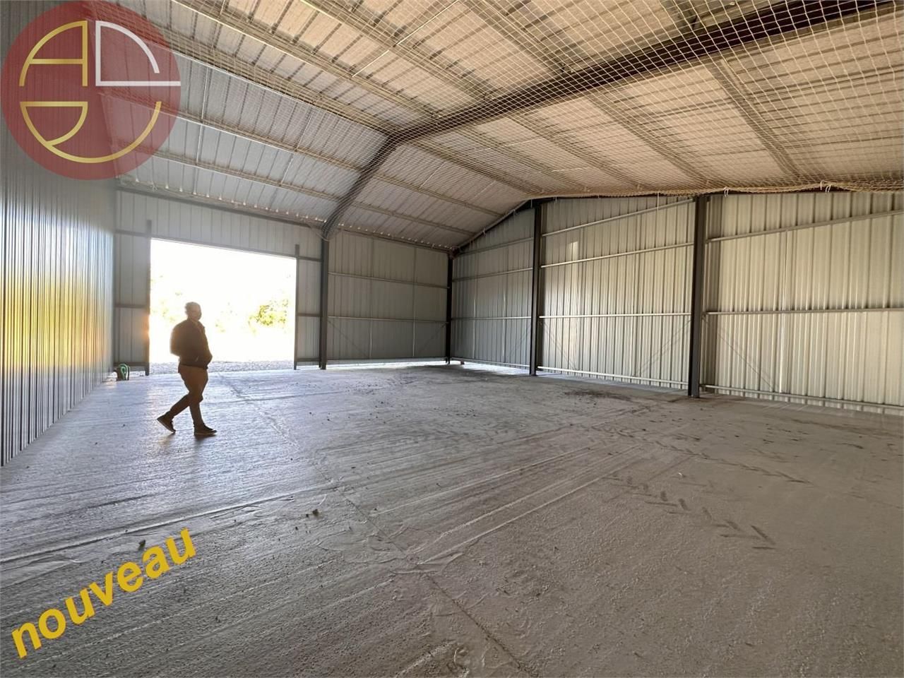 Vente local 378 m² à DEYME