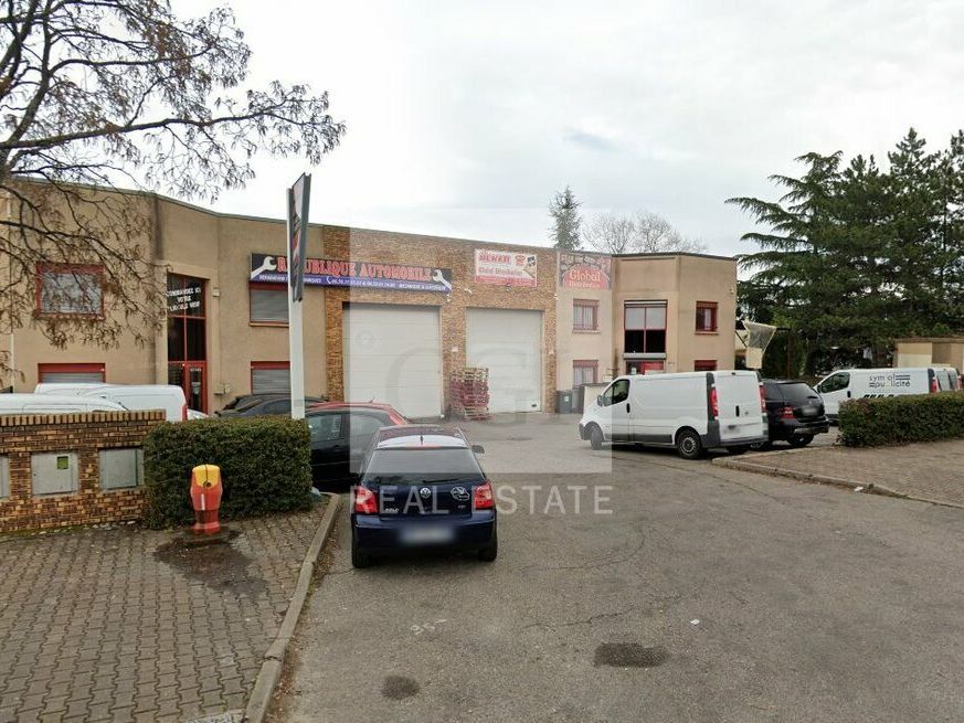 Location local d''activites 715 m² non divisibles