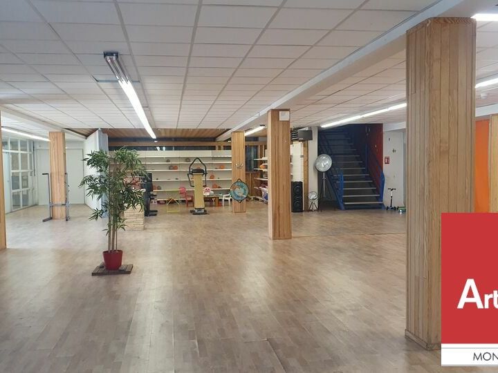 Location local commercial 1695 m² divisibles à partir de 800 m²