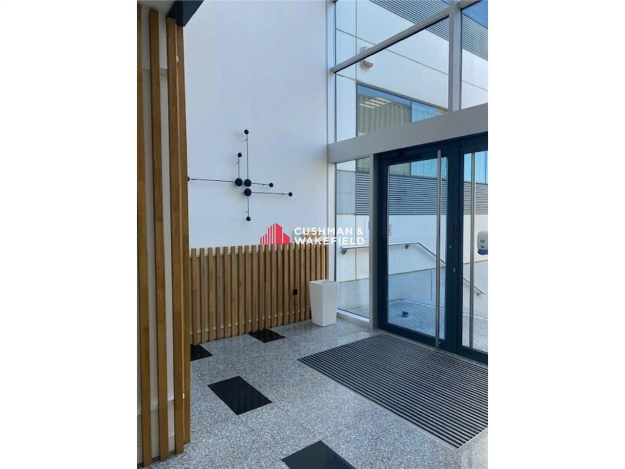 Location bureaux 820.4 m² non divisibles