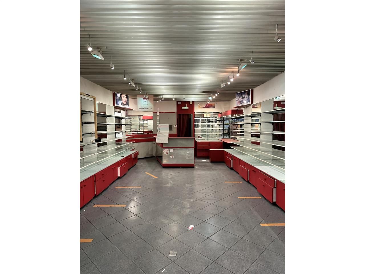 Vente local commercial 67 m² à BOURG EN BRESSE