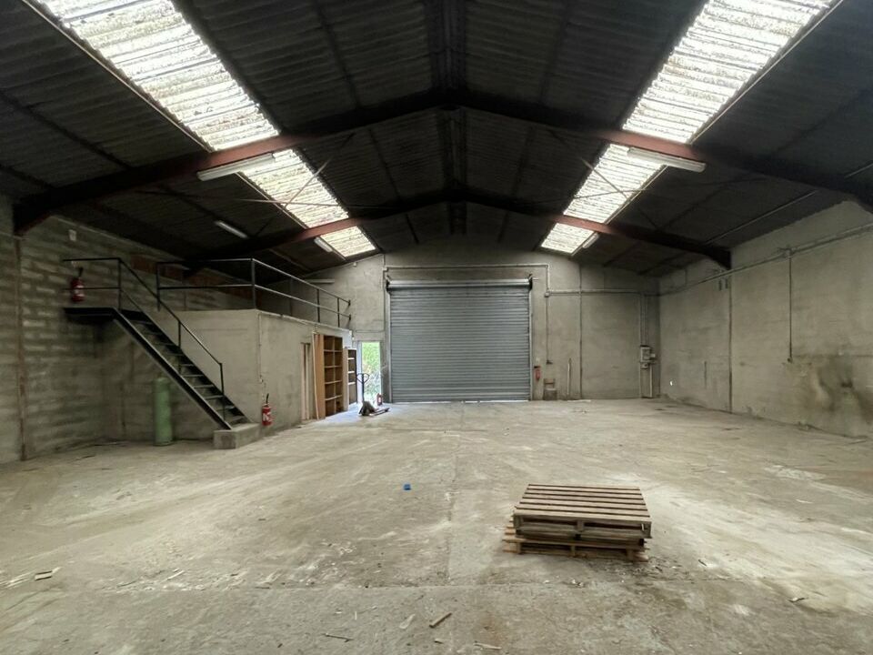 Location local d''activites 570 m² non divisibles