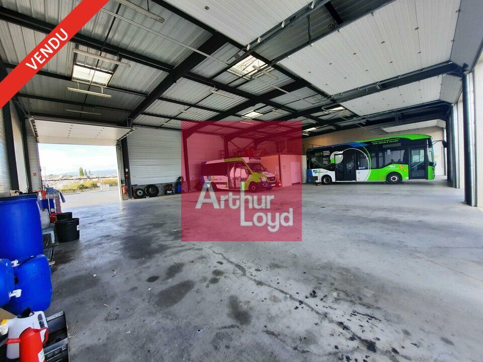 Vente local d''activites 790 m² non divisibles