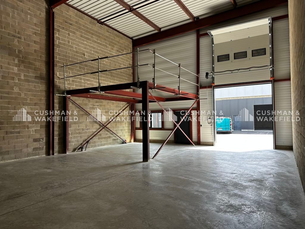 Vente activités 2277 m² divisibles à partir de 160 m²