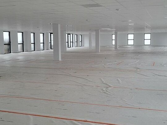 PIERRELATTE - A LOUER - PLATEAU DE BUREAUX DIVISIBLE A PARTIR DE 180 m² environ