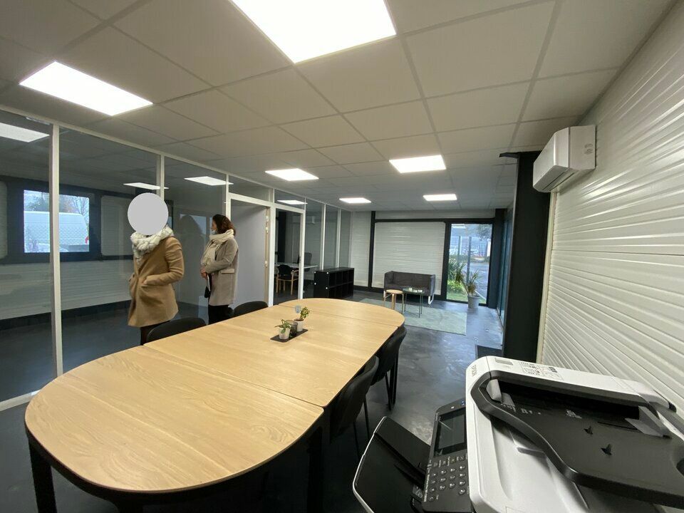 Location bureaux 71 m² à LESPINASSE